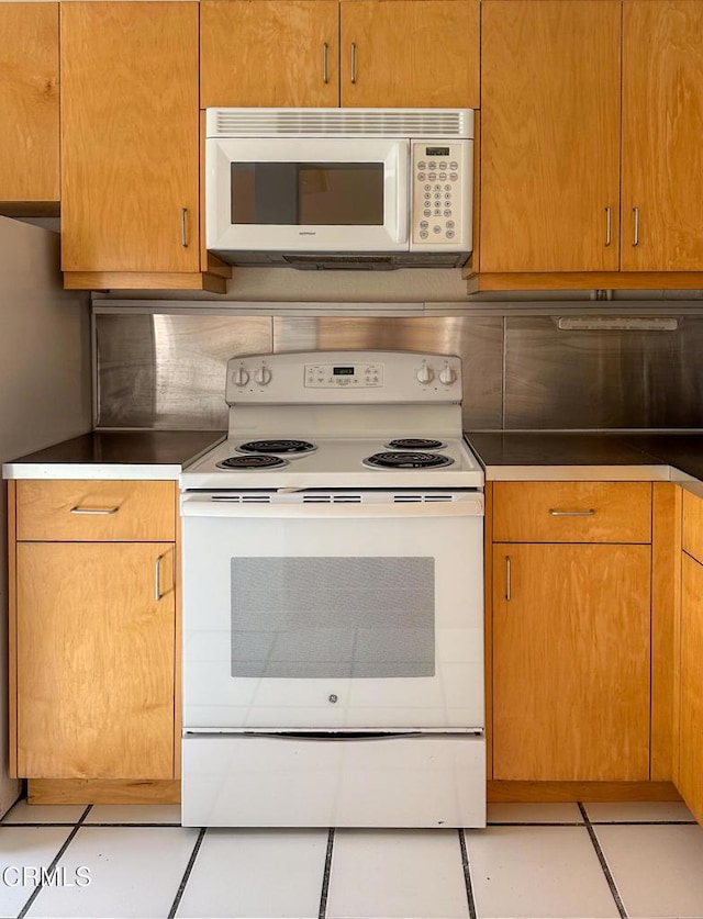 980 N Hoover St, Los Angeles, CA 90029 - kitchen with white appliances and light tile patterned floors