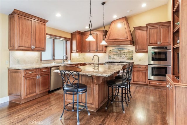 869 Rincon Ln, Palos Verdes Estates, CA 90274 - kitchen featuring stainless steel appliances, custom range hood, lofted ceiling, dark wood finished floors, and an island with sink