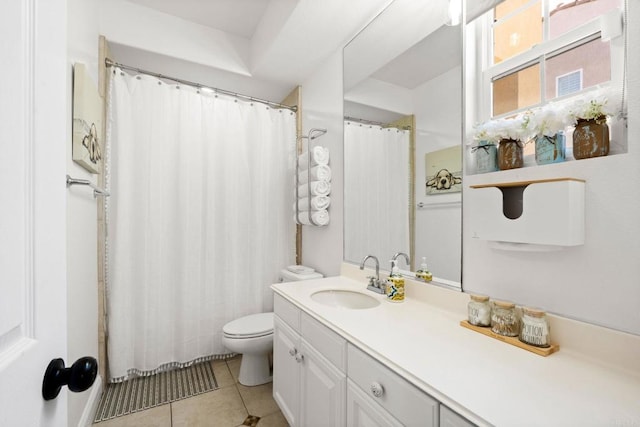 2814 Rambling Vista Rd, Chula Vista, CA 91915 - full bathroom featuring vanity, tile patterned floors, and curtained shower