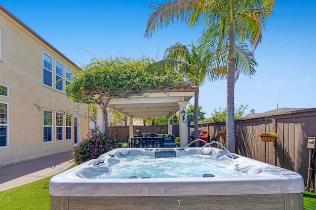 2814 Rambling Vista Rd, Chula Vista, CA 91915 - fenced backyard with a hot tub