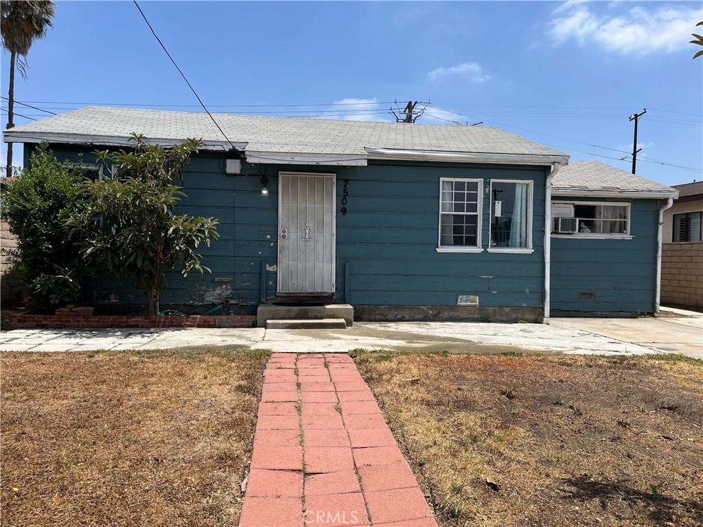 7509 Neenah St, Commerce, CA 90040 - view of front of house with entry steps, roof with shingles, and crawl space
