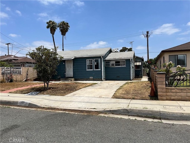 7509 Neenah St, Commerce, CA 90040 - view of front of house featuring driveway