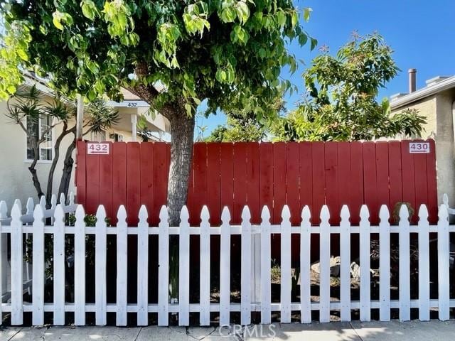 430 W 19th St, San Pedro, CA 90731 - view of yard featuring a gate