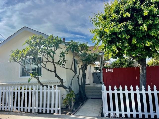 430 W 19th St, San Pedro, CA 90731 - view of front of house with a fenced front yard