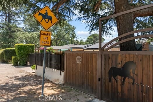 2968 Casitas Ave, Altadena, CA 91001 - exterior space with a gate