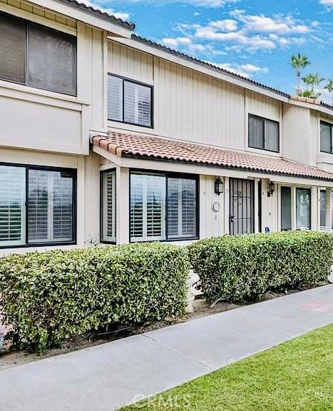 6105 Montecito Dr Unit 5, Palm Springs, CA 92264 - view of front facade featuring a tiled roof