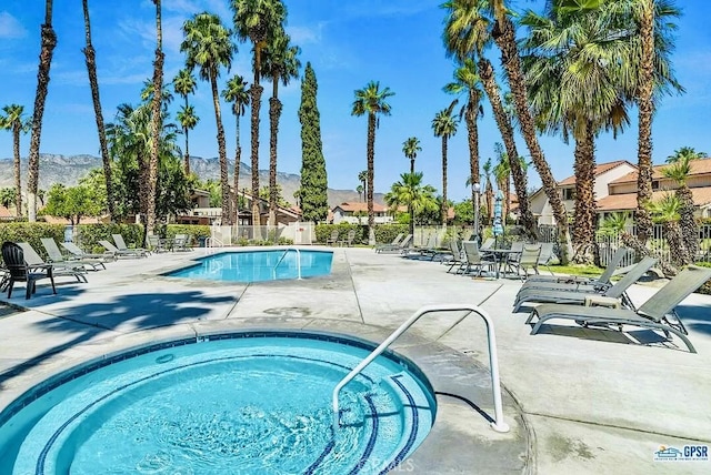 6105 Montecito Dr Unit 5, Palm Springs, CA 92264 - community pool featuring a mountain view, a hot tub, a patio area, and a residential view