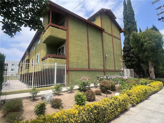 6155 Reseda Blvd Unit 9, Tarzana, CA 91335 - view of side of home featuring stucco siding