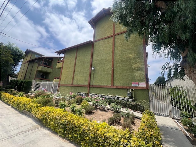 6155 Reseda Blvd Unit 9, Tarzana, CA 91335 - view of side of property featuring stucco siding and a gate