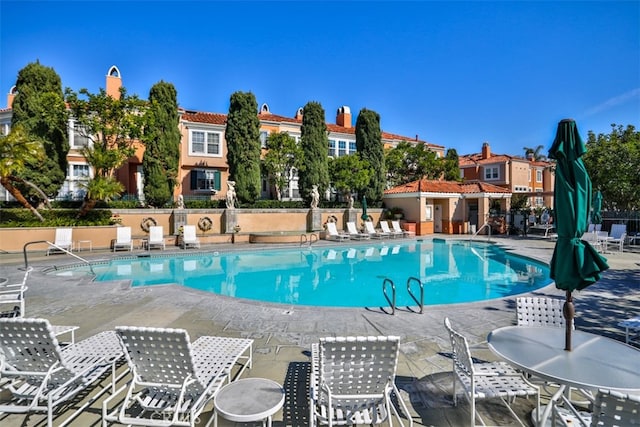 5 Arese Aisle, Irvine, CA 92606 - community pool with a patio