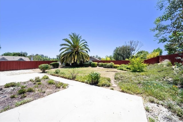 42205 Rubicon Cir, Temecula, CA 92591 - fenced backyard featuring a patio area