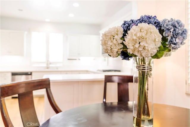 320 Bronze, Irvine, CA 92618 - dining area featuring recessed lighting