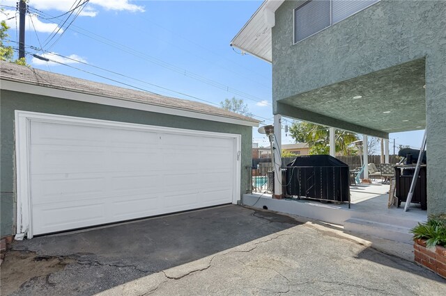 942 University Ave, Burbank, CA 91504 - view of detached garage