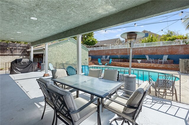 942 University Ave, Burbank, CA 91504 - fenced backyard featuring a patio and outdoor dining space