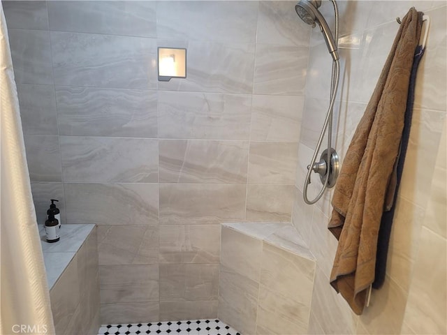 15845 La Vida Dr, Palm Springs, CA 92262 - bathroom featuring tiled shower