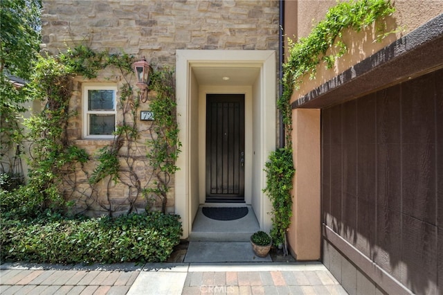 72 Shade Tree, Irvine, CA 92603 - property entrance featuring stone siding