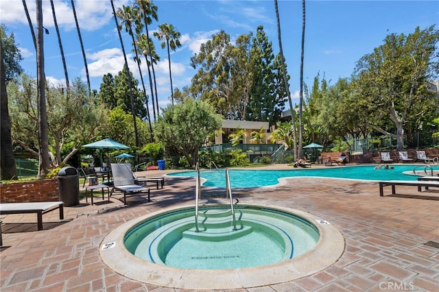 564 N Bellflower Blvd Unit 105, Long Beach, CA 90814 - community pool with a community hot tub and a patio area