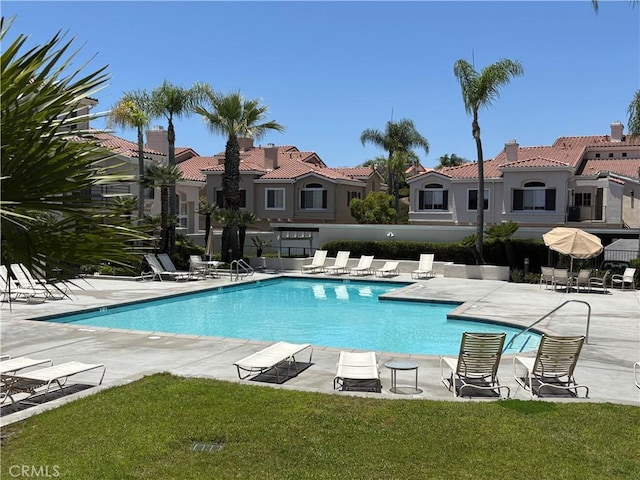 28741 La Triana, Laguna Niguel, CA 92677 - community pool with a patio area and a residential view