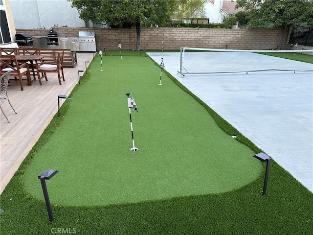 27448 Bridgewater Dr, Valencia, CA 91354 - view of home's community featuring a putting green and an outdoor kitchen