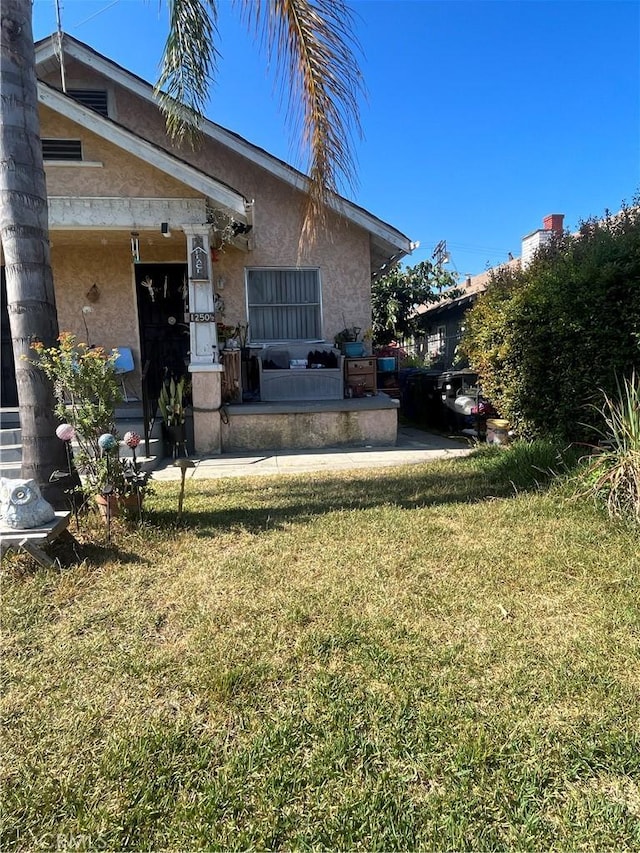 1248 Rolland Curtis Pl, Los Angeles, CA 90037 - view of green lawn