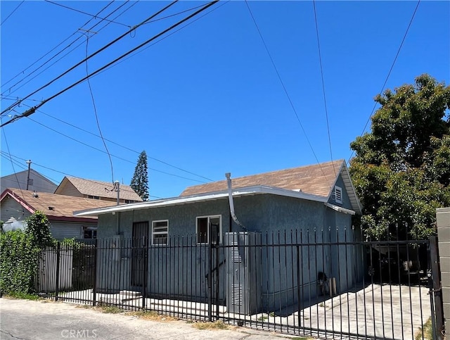 1248 Rolland Curtis Pl, Los Angeles, CA 90037 - view of front facade featuring a fenced front yard and stucco siding