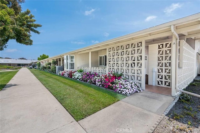 13300 Twin Hills Dr Unit 46A, Seal Beach, CA 90720 - view of side of property with a lawn