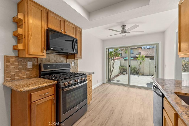 9866 Lido Way Unit 20, Cypress, CA 90630 - kitchen with stainless steel appliances, healthy amount of natural light, tasteful backsplash, and light wood-style floors