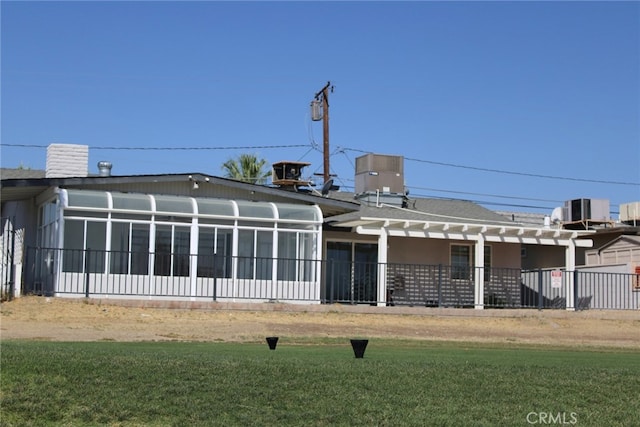 43340 Illinois, Palm Desert, CA 92211 - rear view of house with a sunroom
