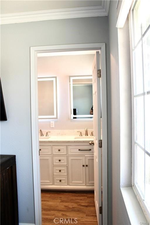 43340 Illinois, Palm Desert, CA 92211 - bathroom featuring crown molding, double vanity, and wood finished floors