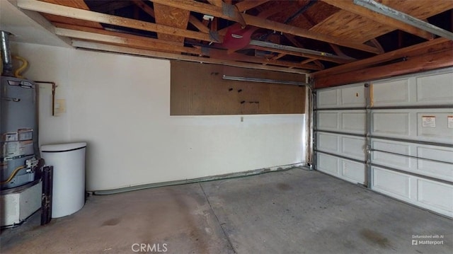 12429 Pocono Pl, Apple Valley, CA 92308 - garage featuring water heater