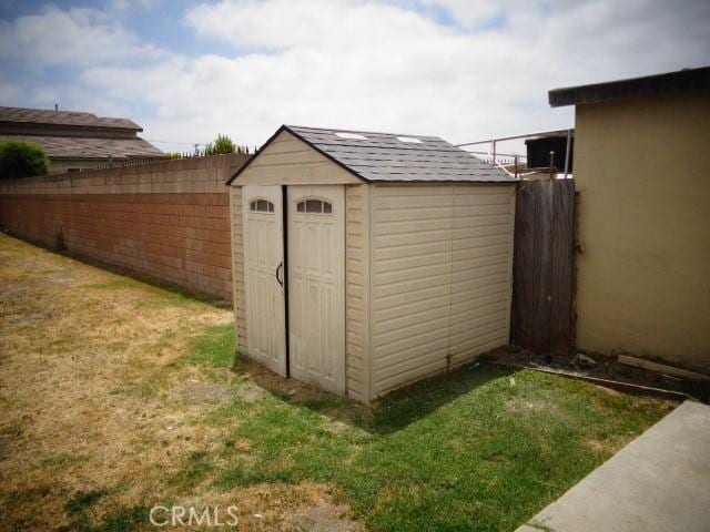 15728 Stevens Ave, Bellflower, CA 90706 - view of shed