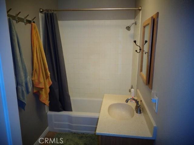 15728 Stevens Ave, Bellflower, CA 90706 - full bath featuring shower / bath combo and vanity