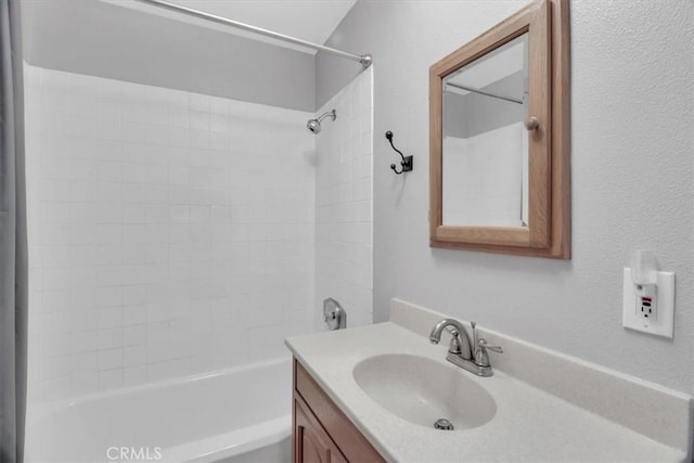 15728 Stevens Ave, Bellflower, CA 90706 - full bath with vanity and bathtub / shower combination