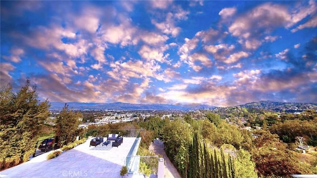 12480 Viewcrest Rd, Studio City, CA 91604 - view of mountain background