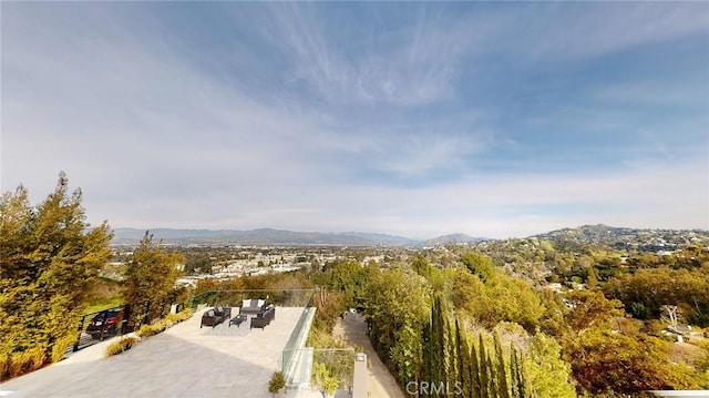 12480 Viewcrest Rd, Studio City, CA 91604 - view of mountain background
