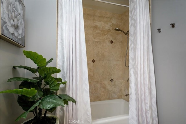 4557 Don Timoteo Dr, Los Angeles, CA 90008 - bathroom with shower / bath combo
