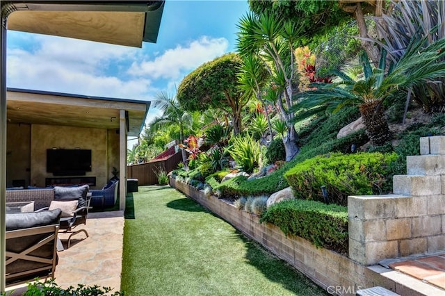 4557 Don Timoteo Dr, Los Angeles, CA 90008 - view of yard with a patio area