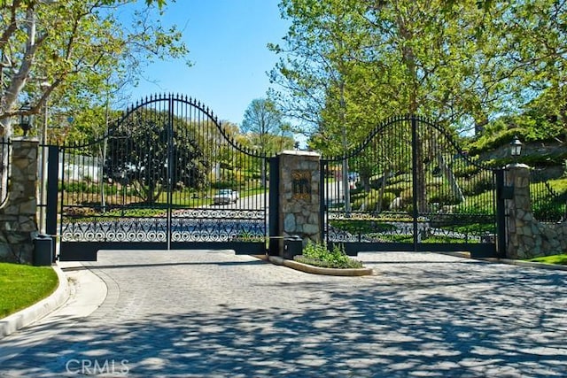 24 Coventry, Newport Beach, CA 92660 - view of gate