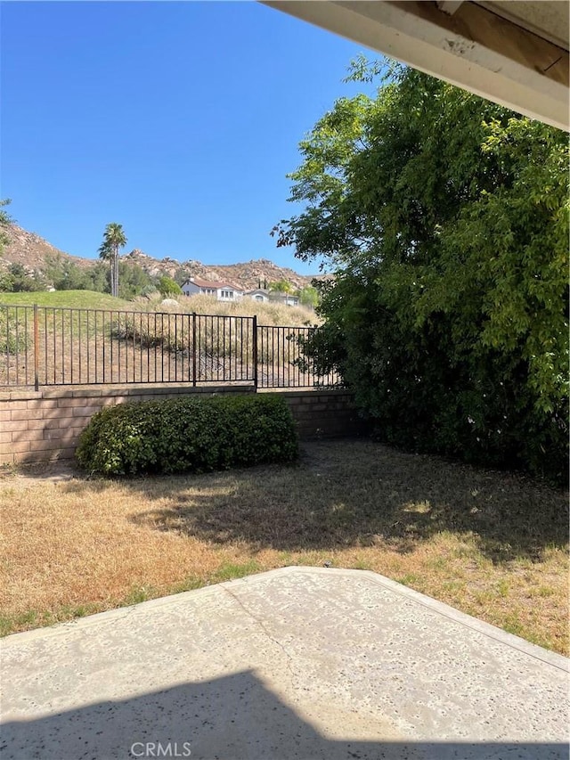 28499 Forest Oaks Way, Moreno Valley, CA 92555 - fenced backyard with a patio