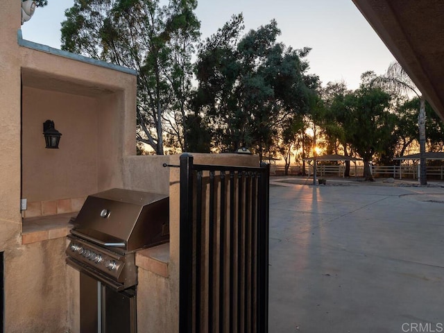 31755 Rancho Vista Rd, Temecula, CA 92592 - view of patio featuring an outdoor kitchen and a gate