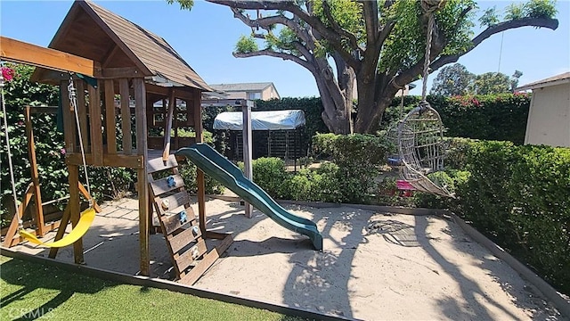 143 Warren Ave, Santa Paula, CA 93060 - view of community jungle gym
