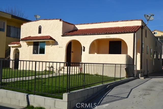 4533 Saturn St, Los Angeles, CA 90019 - photo 1