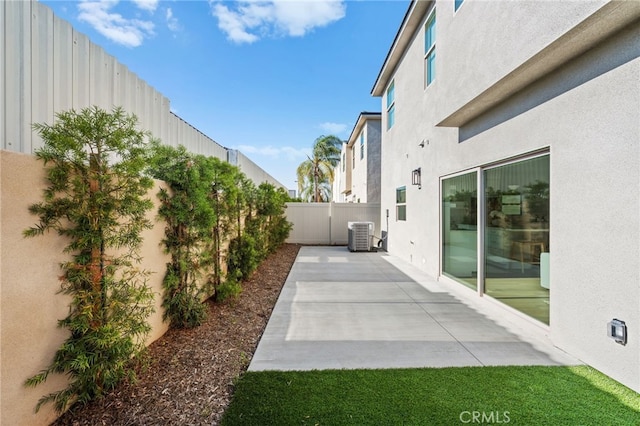 16221 Orizaba Ave, Paramount, CA 90723 - fenced backyard featuring a patio area
