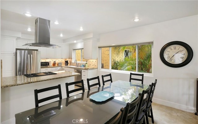 617 Iris Ave, Corona Del Mar, CA 92625 - dining area with baseboards and recessed lighting