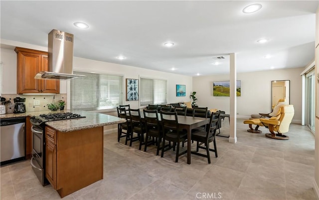 617 Iris Ave, Corona Del Mar, CA 92625 - dining area featuring healthy amount of natural light and recessed lighting