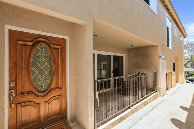 617 Iris Ave, Corona Del Mar, CA 92625 - property entrance featuring stucco siding