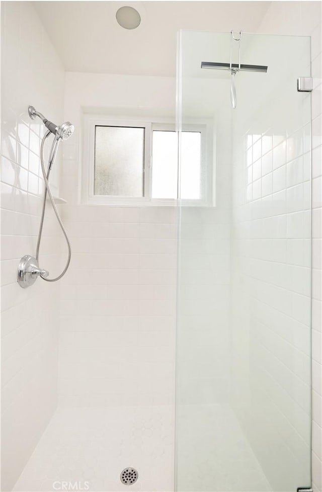 617 Iris Ave, Corona Del Mar, CA 92625 - bathroom with tiled shower
