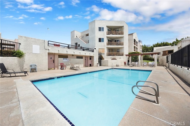 1118 Valencia St Unit 120, Los Angeles, CA 90015 - community pool with a patio
