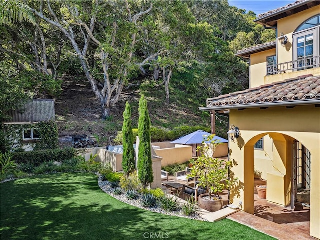 935 Isabella Way, San Luis Obispo, CA 93405 - view of yard featuring a patio area