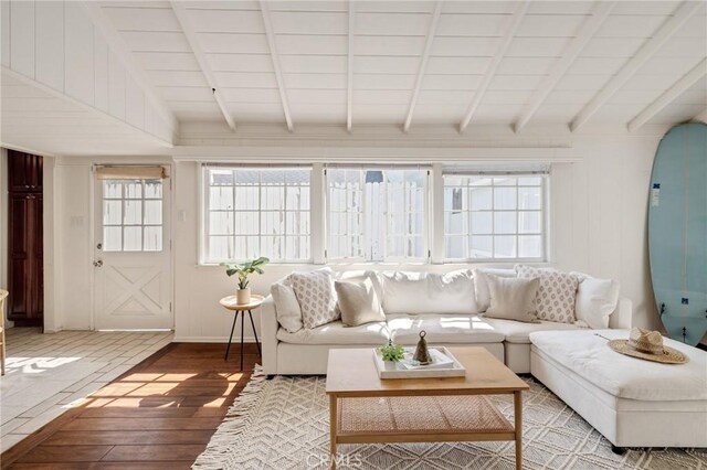 525 Manhattan Beach Blvd, Manhattan Beach, CA 90266 - living area featuring light wood-style flooring and arched walkways